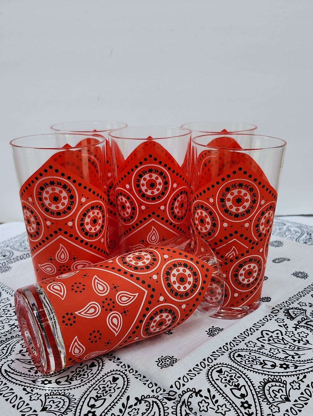 VINTAGE BANDANA PRINT SET OF 6 GLASS TUMBLERS - Picture 1 of 9